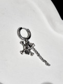 گوشواره حلقه آویزدار اسکلت